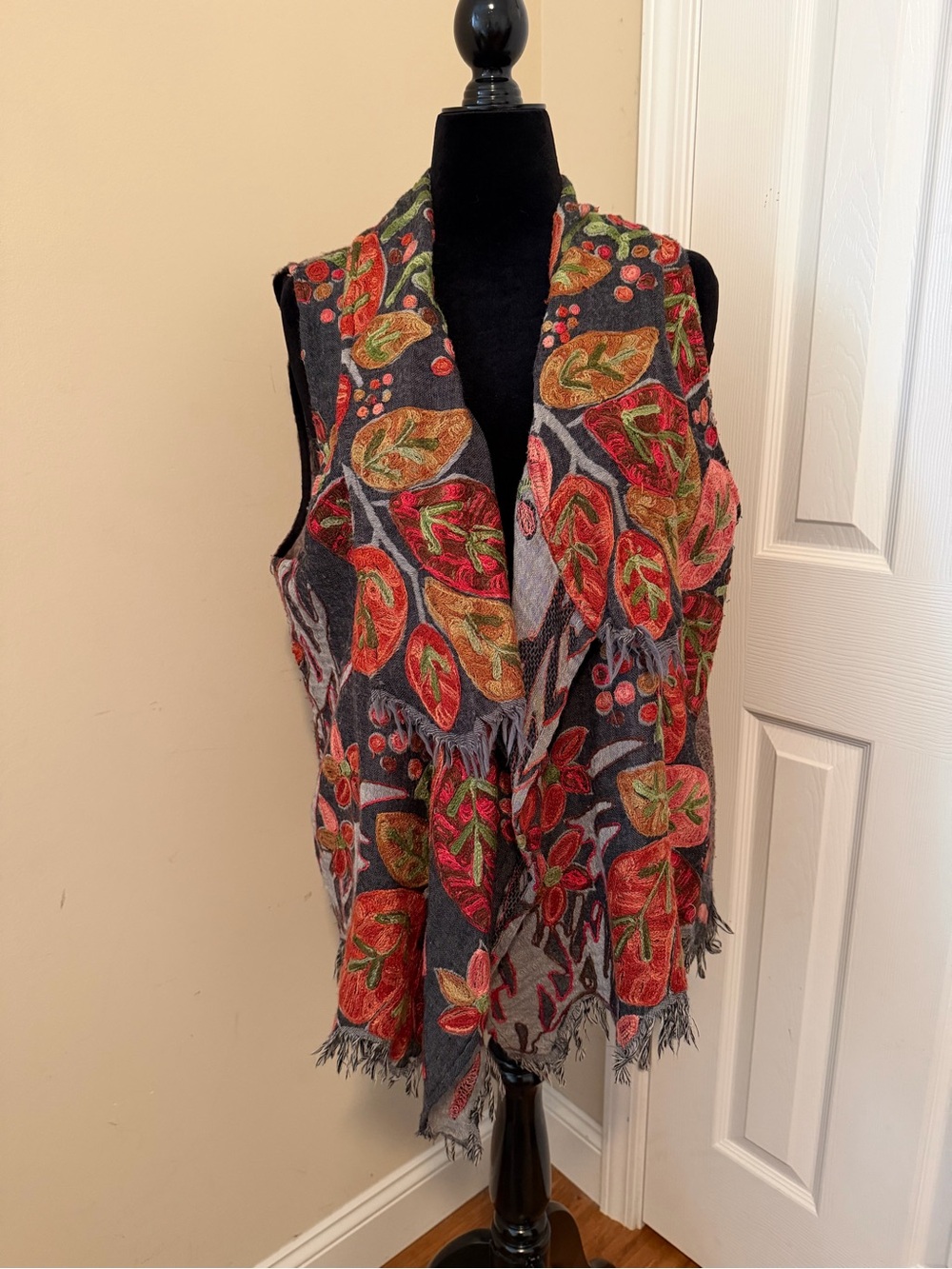 Anu Vintage 100% Boho Floral embroidered Vest Size L - Picture 1 of 11